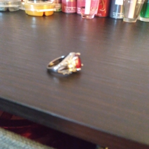 Faux ruby ring - Picture 3 of 3
